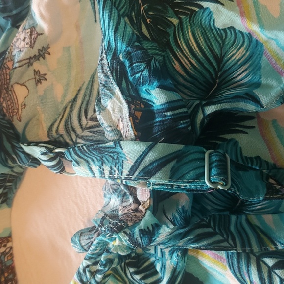 Torrid Disney Collab Encanto Cold Shoulder Colorful Sz. 1 1X 14-16 Dress NWT - Picture 15 of 16